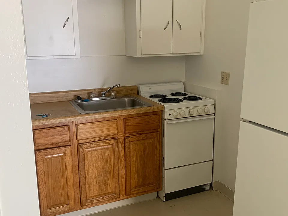 1231 East St #4
