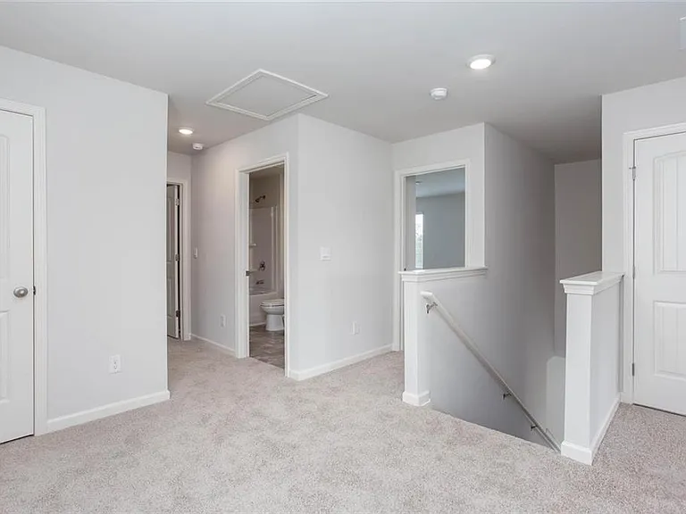 131 Landsdowne Way — Photo 31