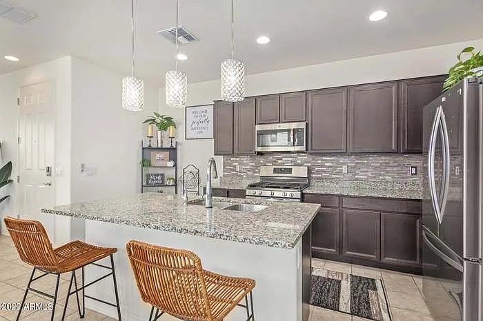 5811 W Warner St — Photo 1