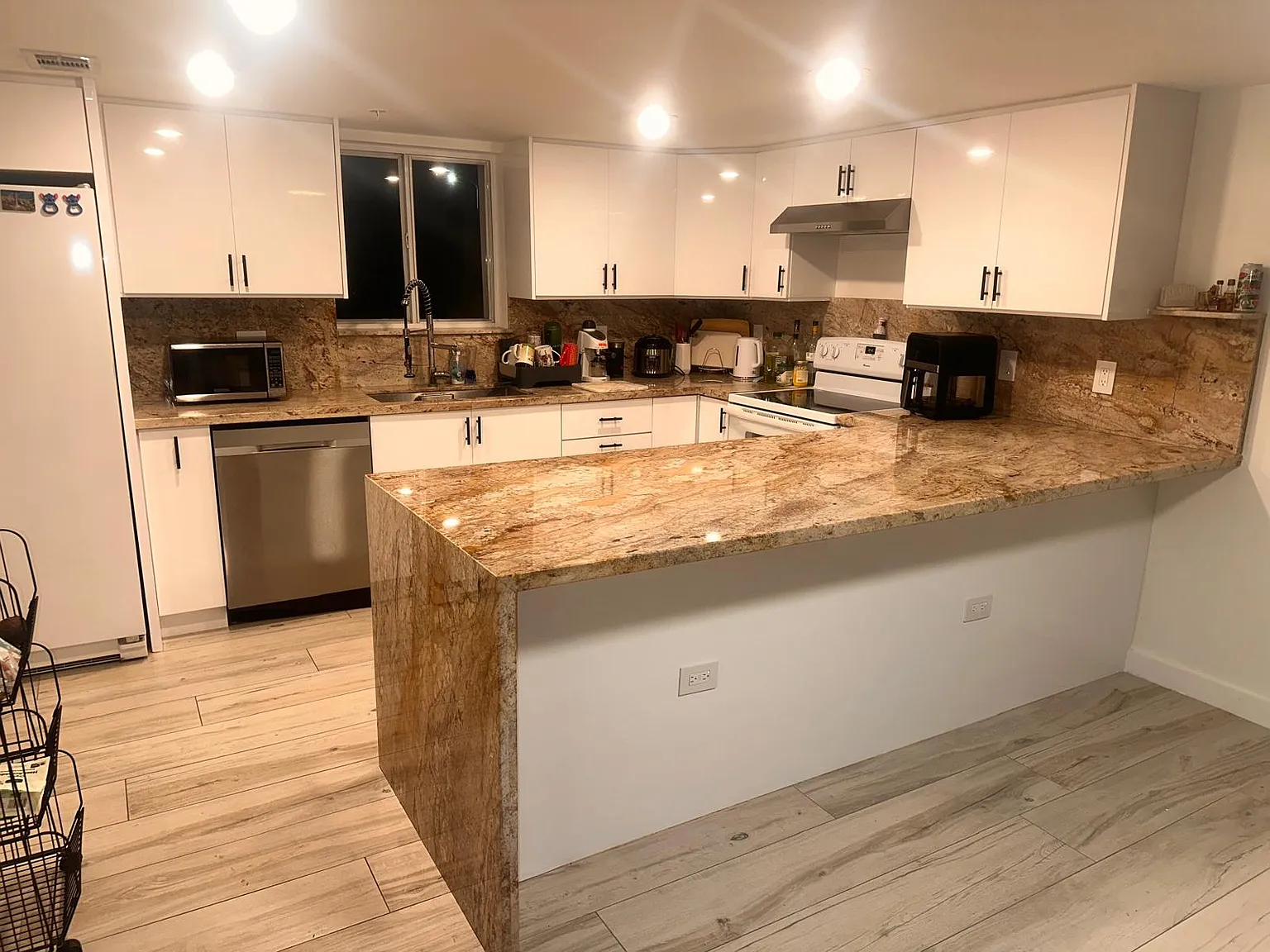 2 bed, 2.5 bath, 1160 sqft, $2,300 — Photo 4