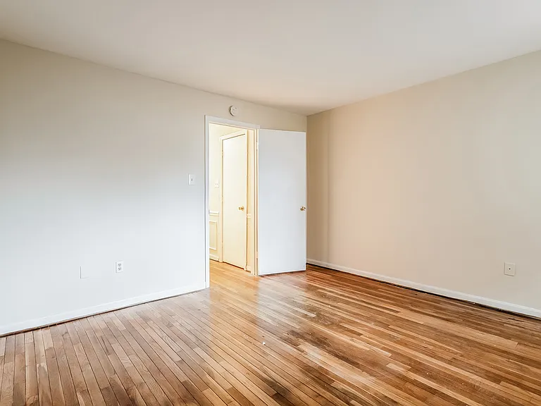 4515 Macarthur Blvd NW #A — Photo 12