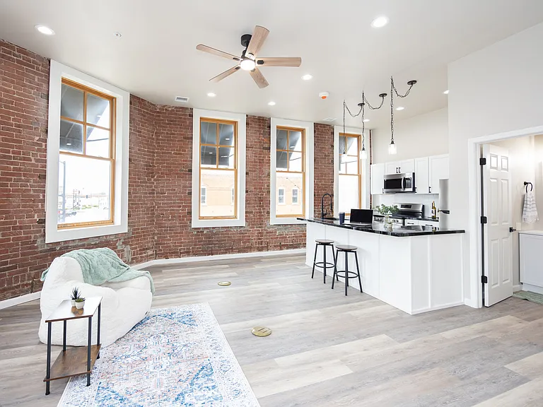 201 E Grand Ave #1 — Photo 6