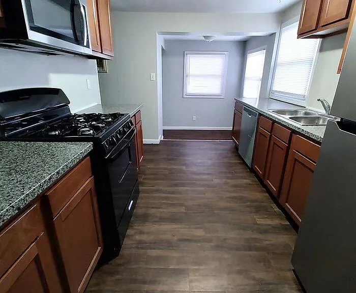 1326 Eastbrook Dr — Photo 5