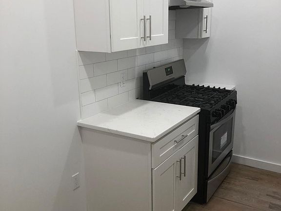 3rd image of 118 Jewett Ave APT 23