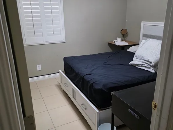 617 Slayton Dr, Las Vegas, NV 89107