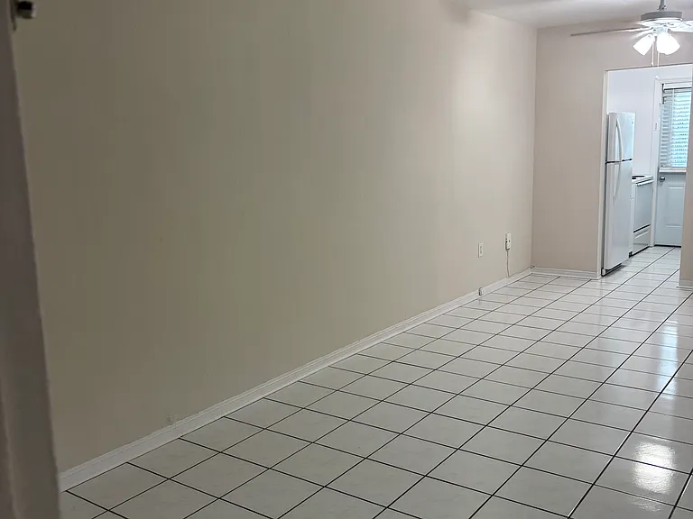 233 Phoenetia Ave #4 — Photo 6