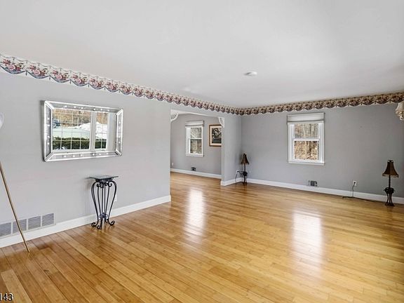 3rd image of 34 Sand Hill Rd