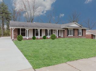 6652 Blossom View Dr, Florissant, MO 63033