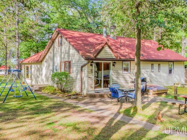 8318 253rd Ln, Rapid River, MI 49878