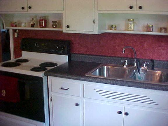 4th image of 204 Carolyn St