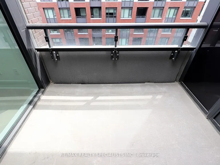 455 Wellington St W #704 — Photo 32