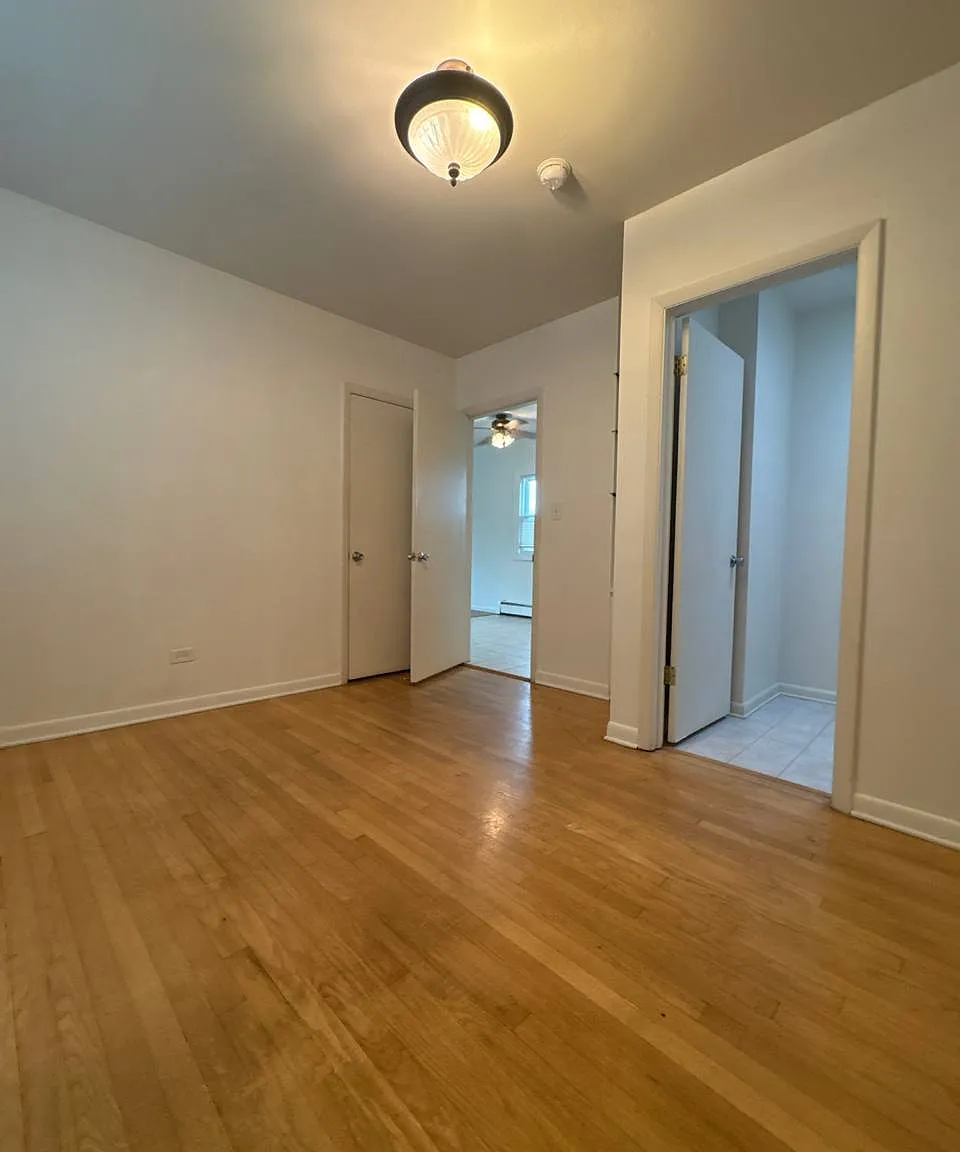 2 bed, 1.5 bath, 1100 sqft, $1,700 — Photo 2