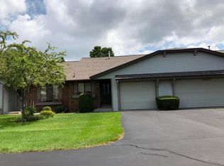 122 Parkside Dr, Zeeland, MI 49464