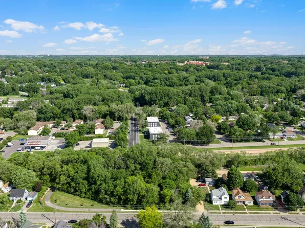 947 Stoughton Ave, Chaska, MN 55318