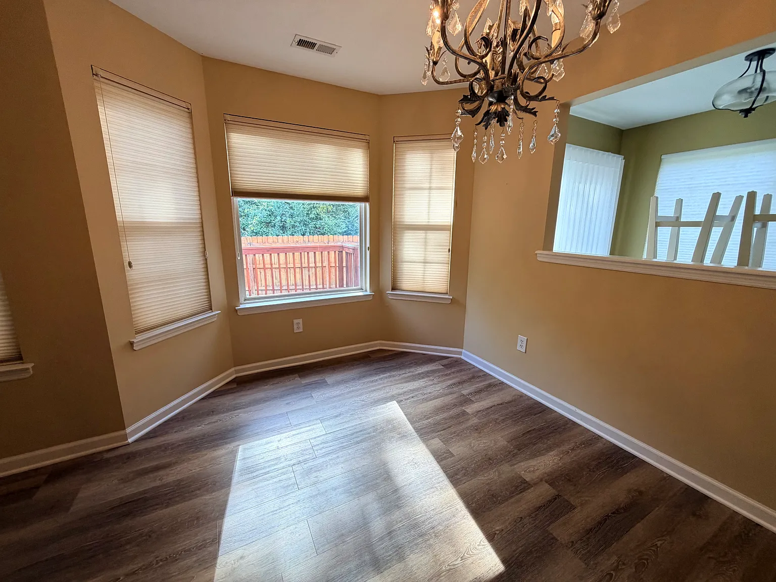 3 bed, 2.5 bath, 1718 sqft, $2,200 — Photo 4