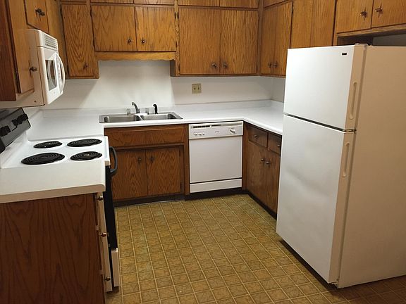 5th image of 923 23rd Ave S APT 4