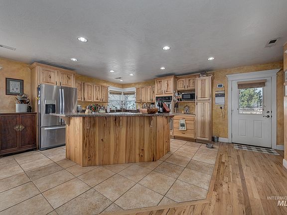 4th image of 4073 Lincoln Dr