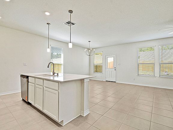 3rd image of 600 Siefert Pond Dr