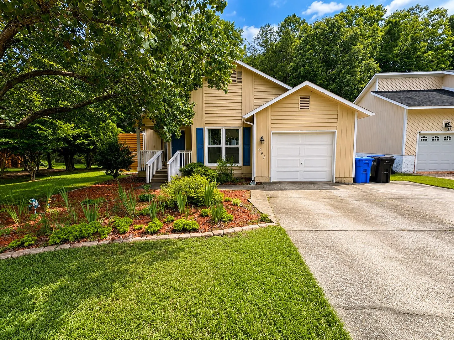 3 bed, 2.0 bath, 1201 sqft, $1,605 — Photo 1