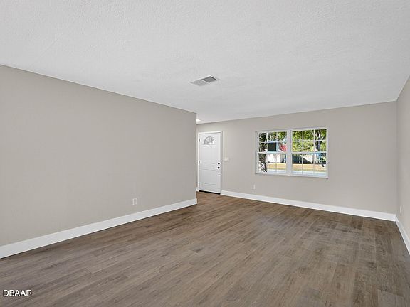 5th image of 398 Graciela Cir
