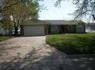 410 N Pine Rd, Sterling, KS 67579