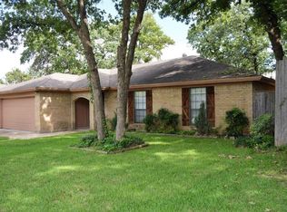5806 Old Place Rd, Arlington, TX 76016