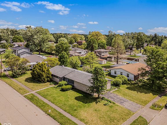 3rd image of 3419 Larkspur Ln