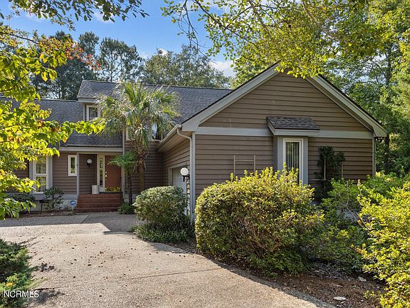 3rd image of 705 Lord Granville Drive