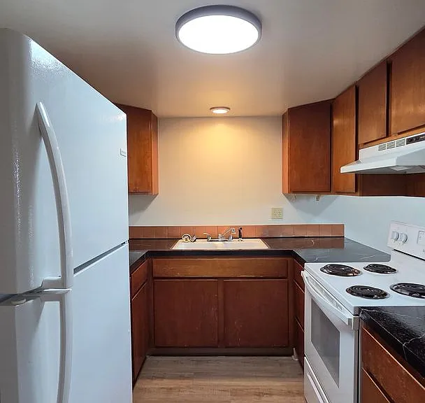 104 Camelot Ct — Photo 7