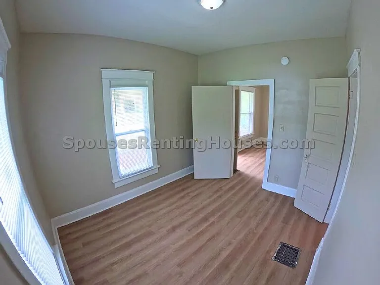 2336 Sycamore St — Photo 10