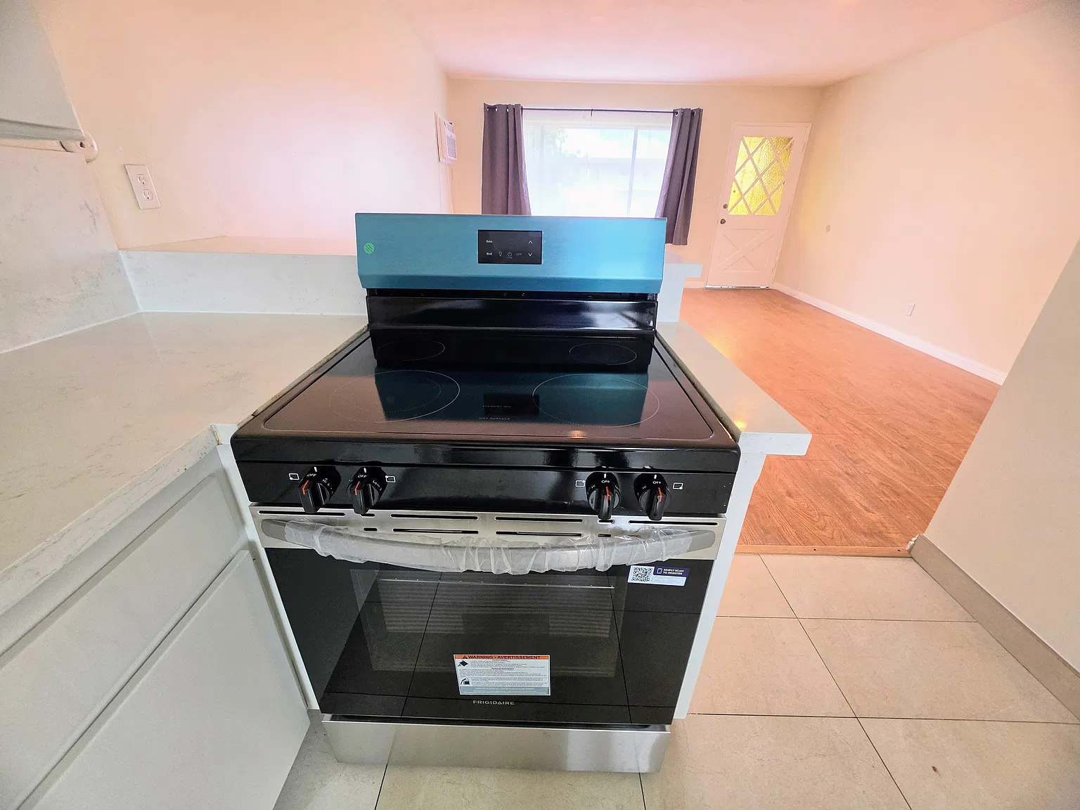 2 bed, 900 sqft, $2,400 — Photo 2