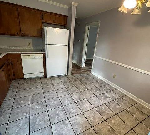 4th image of 325 N Salem Ave #B