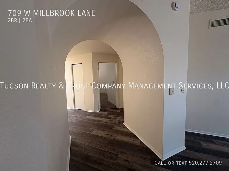 709 W Millbrook Ln — Photo 6
