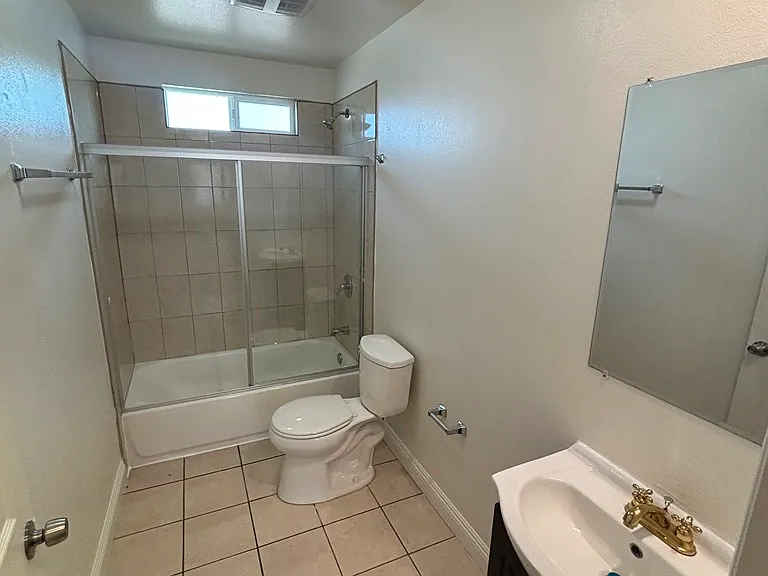 718 W 53rd St — Photo 12