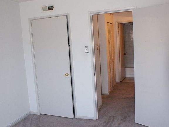5th image of 4355 Maryland Ave Floor 1