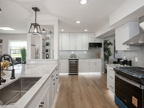 5th image of 25046 Buckthorn Rd