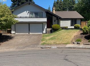 3235 Strathmore Pl, Eugene, OR 97405