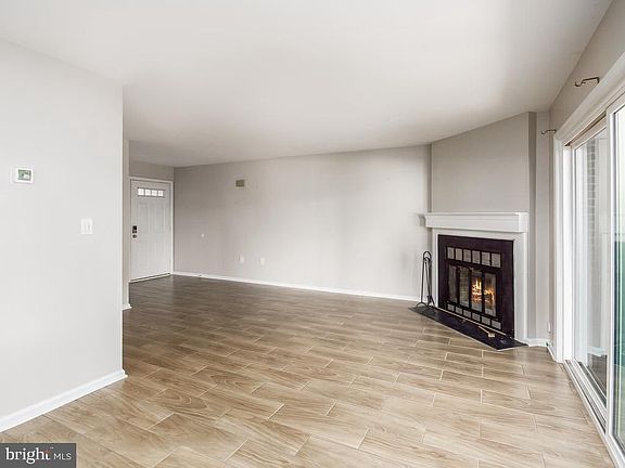 4th image of 2606 S Arlington Mill Dr #D-4