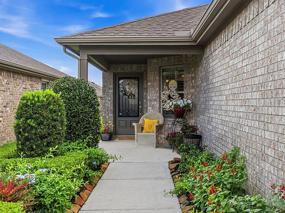 5th image of 410 Thistle Thorn Dr