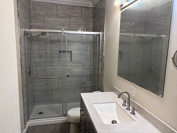 5th image of 613 W Fourth Plain Blvd