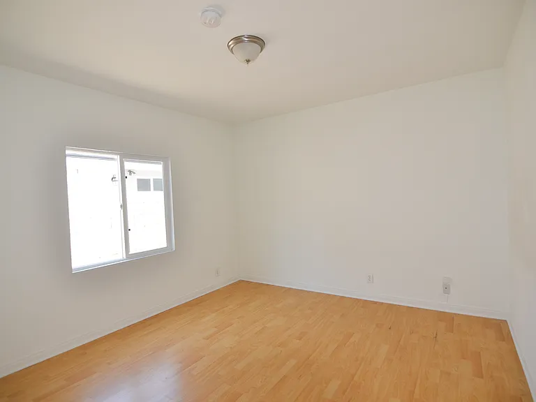 10906 Columbus Ave #1 — Photo 13