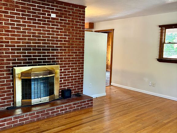 4th image of 114 Shelburne Rd