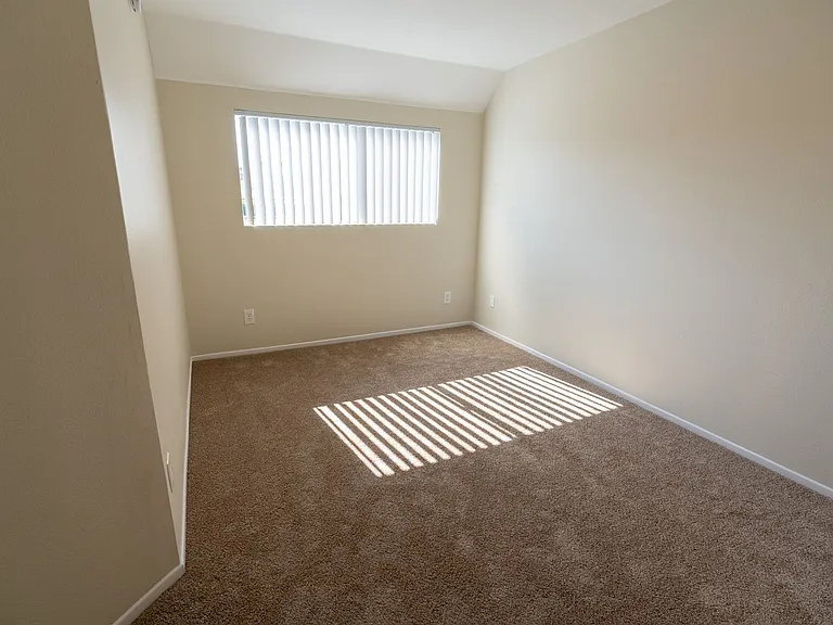 10755 Kling Street — Photo 39