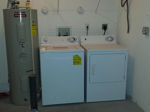 4th image of 580 Saint Tropez Ln