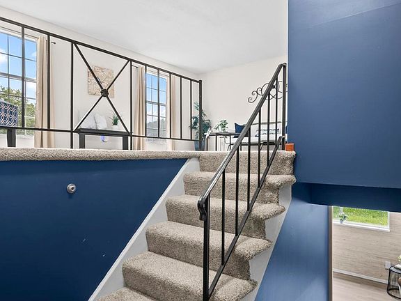 2nd image of 2444 Idlewild Dr