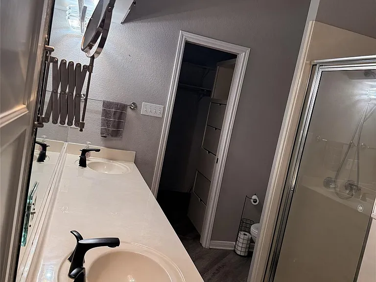 5600 FM 1466 — Photo 32