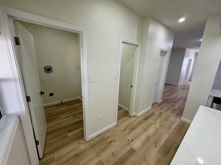 1727 S Canal St — Photo 15