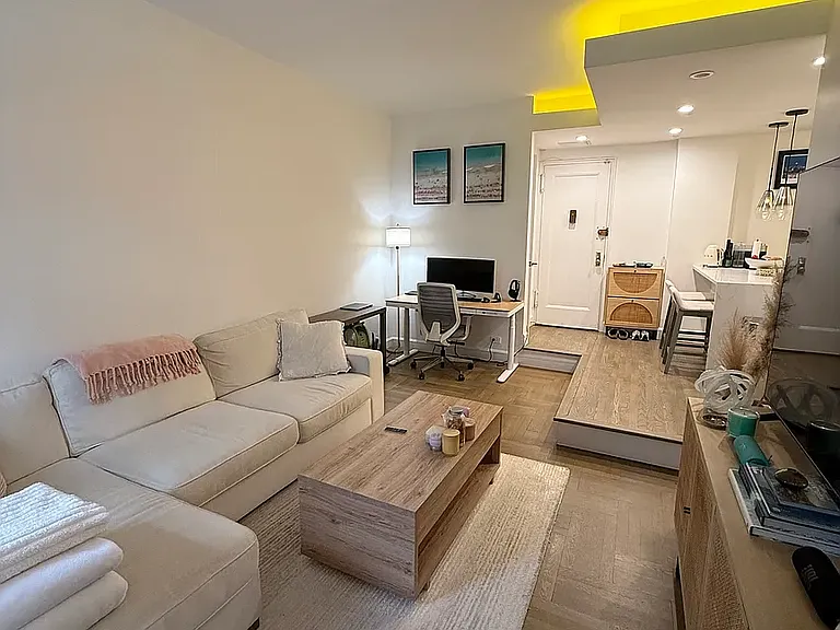 210 W 19th St #6G — Photo 4