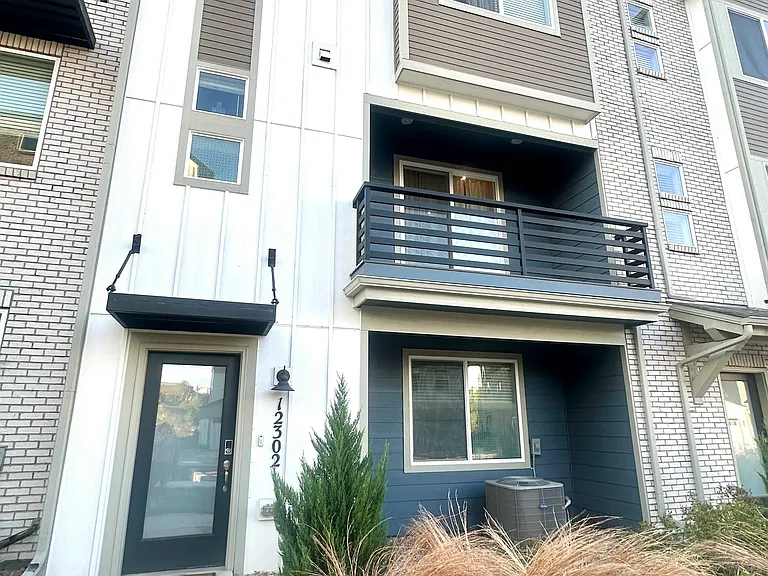 12302 W 56th Ln — Photo 2
