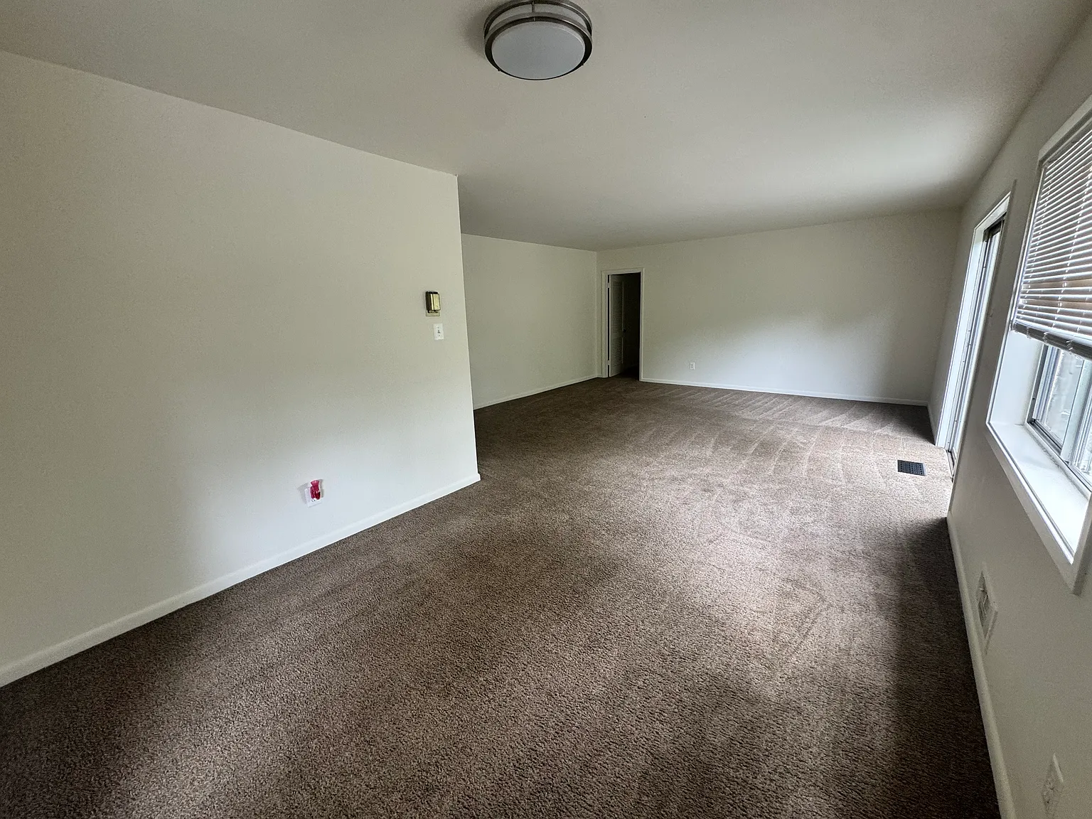 2 bed, 1216 sqft, $2,250 — Photo 4